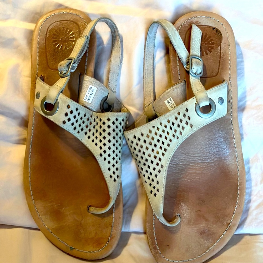 UGG 1002667 Cream Ladies Leather Sandals. Size 8. Used but good condition.